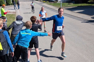 Support-kurz-vor-dem-Zieleinlauf