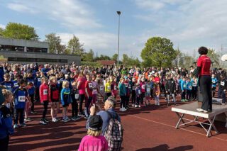Begrüßung der jungen Läufer zum 34. Kayher Kirschblütenlauf 2026