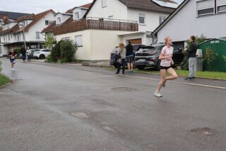 Kurz vor dem Ziel beim Jugendlauf