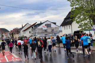 Teilnehmerfeld am 34. Kayher Kirschblütenlauf 2026 und VR-Cup