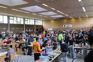 Warten auf die Siegerehrung vom 34. Kayher Kirschblütenlauf 2026