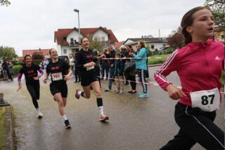 Zieleinläuferinnen beim Kayher Jugendlauf 2026